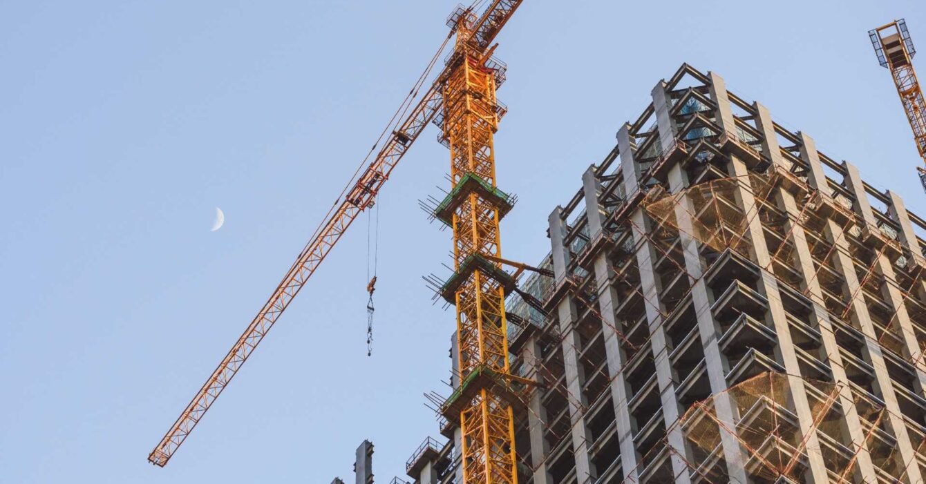 saudi-construction-crane-0804-01