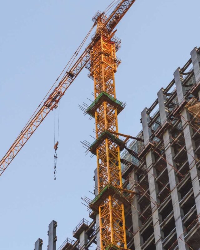 saudi-construction-crane-0804-01